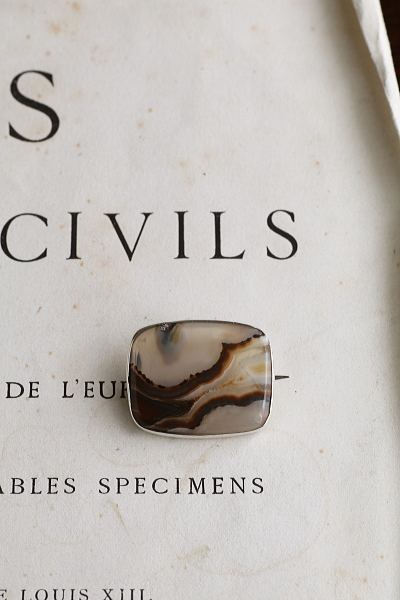 シルバーフレーム　アゲートブローチ　イギリス アンティークストリュフ 20251113