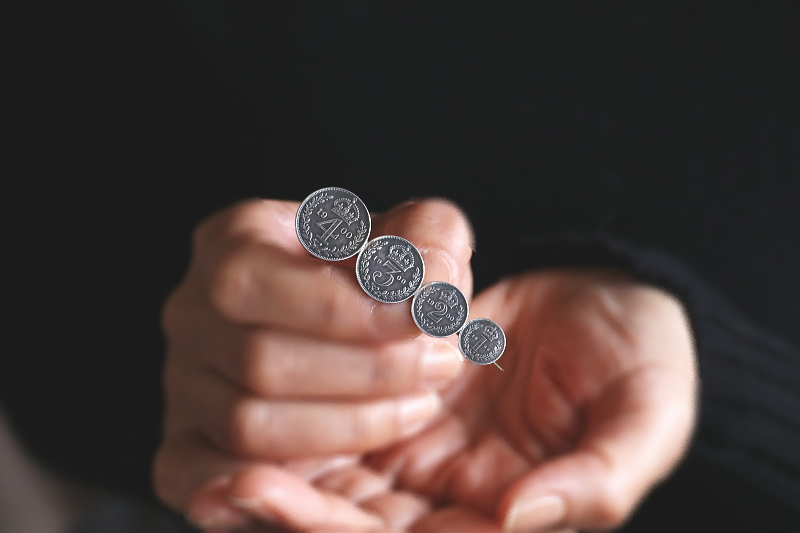 ヴィクトリア女王　モーンディマネーブローチ　イギリス アンティークストリュフ 20251118