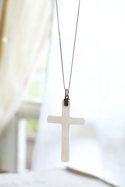 ホワイトカルセドニー　クロスペンダント　イギリス アンティークストリュフ 20251113