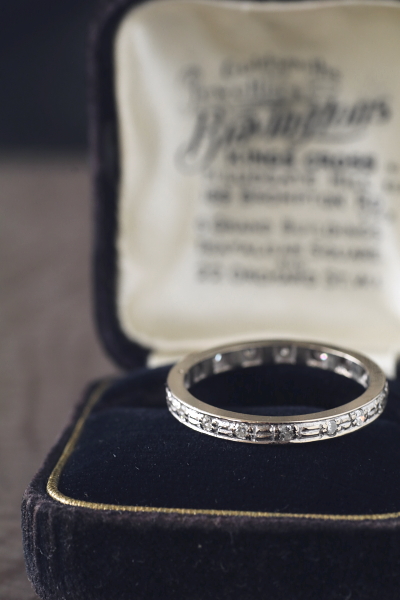 ヴィンテージダイヤモンドエタニティーリング　婚約指輪　シングルカット　ホワイトゴールド　ユニセックス　イギリスアンティーク