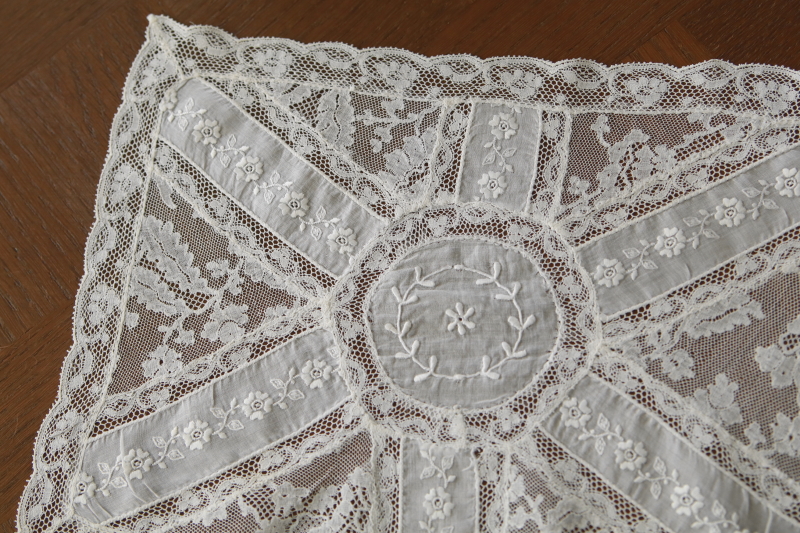 小花模様のレースマット　刺繍　フランス　アンティークストリュフ