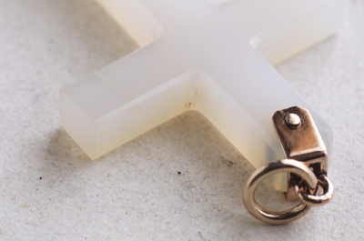 ホワイトカルセドニー　クロスペンダント　イギリス アンティークストリュフ