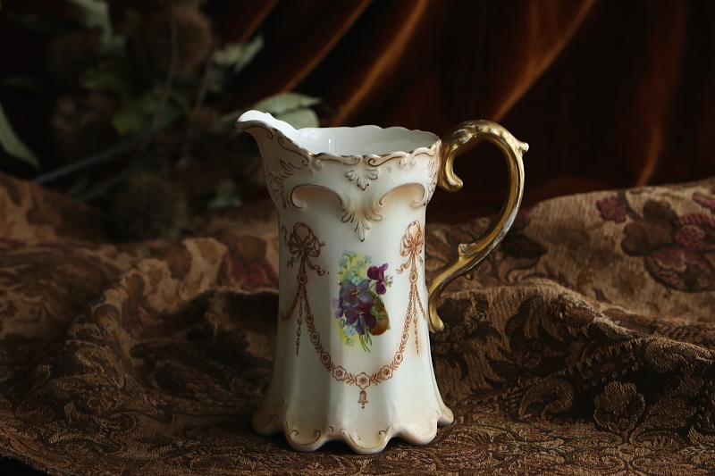 スミレとワスレナグサ　リボン飾りジャグ　イギリス アンティークストリュフ