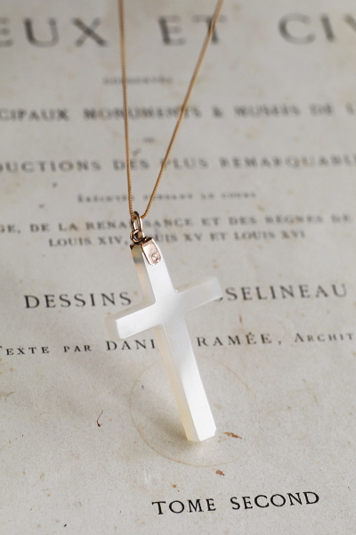 ホワイトカルセドニー　クロスペンダント　イギリス アンティークストリュフ 20251113