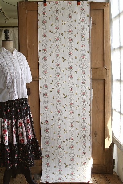 小薔薇のウォールペーパー　フランス　アンティークストリュフ 20250919