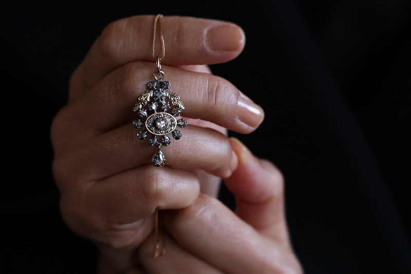 ローズカットダイヤモンド　シルバーゴールドペンダント　イギリス アンティークストリュフ