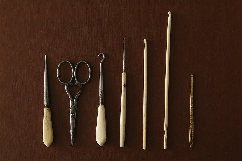 革表紙の裁縫セット　Lady's Companion　イギリス アンティークストリュフ