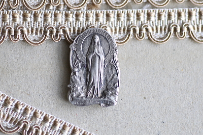 ルルドの聖母のシルバーメダイ　フランス アンティークストリュフ