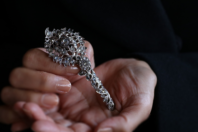 ローズカットストーン　シルバーターバンピン　イギリス アンティークストリュフ