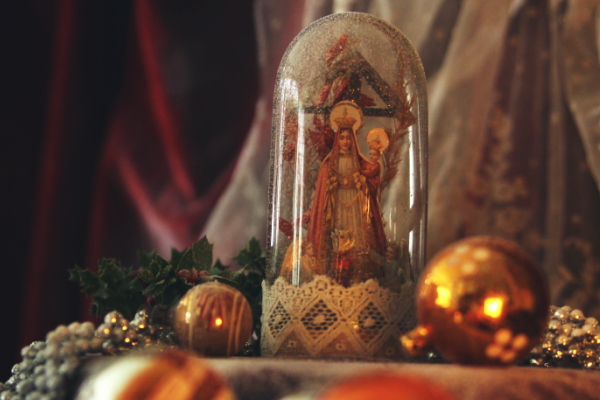 アンティーク聖母子像　天使　ガラスドーム　クロモス　フランス