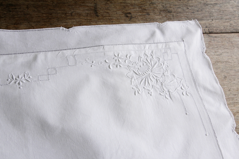 アンティークコットンピローケース　クッションカバー　花の刺繍　イギリス