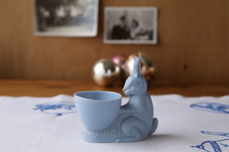 アンティークプラスティックエッグカップ　ウサギ　イースターバニー　イギリス