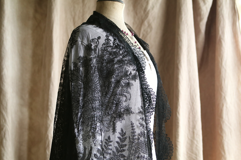 ヴィクトリアンチュールレースショール　イギリス　アンティークストリュフ