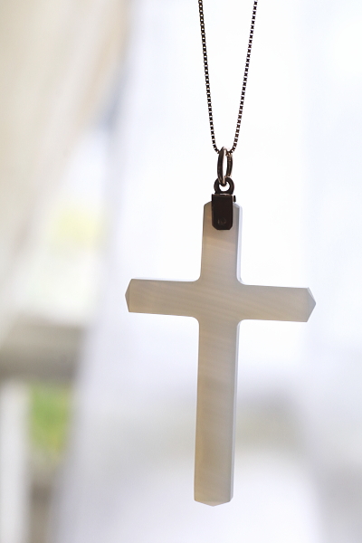 ホワイトカルセドニー　クロスペンダント　イギリス アンティークストリュフ