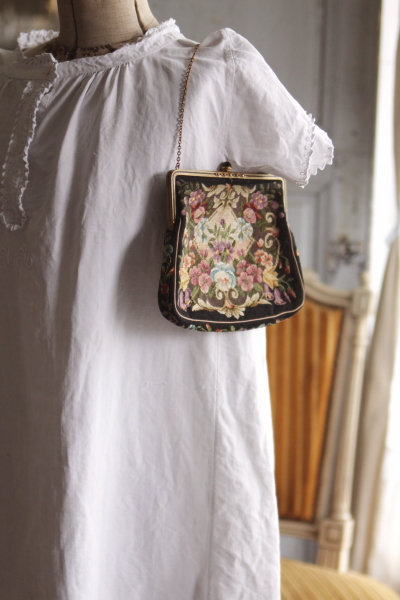 アンティークプチポワンバッグ　花の刺繍　イギリス