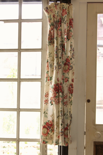イギリスVintage　薔薇モチーフ　カットワーク　カーテン　180×180 イギリスVintage 薔薇モチーフ カットワーク カーテン 180×180