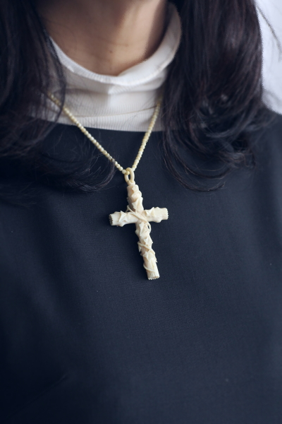 アンティークアイボリークロスペンダントネックレス　象牙　十字架　フランス