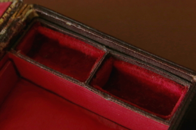 革表紙の裁縫セット　Lady's Companion　イギリス アンティークストリュフ