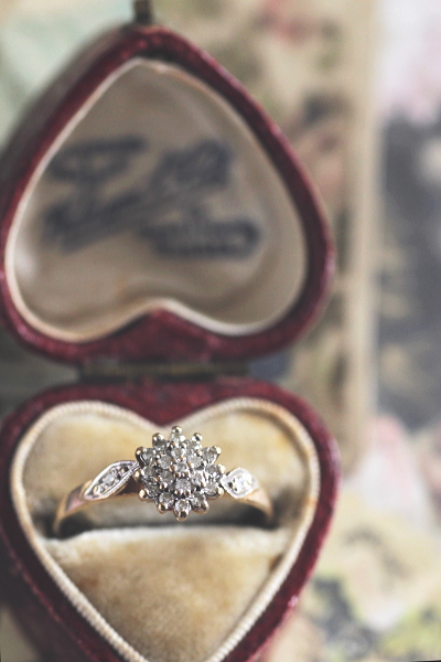 アンティークダイヤモンドフラワークラスターリング　ヴィンテージジュエリー　エンゲージリング　婚約指輪　イギリス