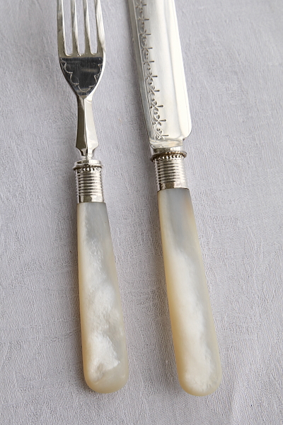 マザーオブパールハンドル　デザートナイフ&フォーク　ヴィクトリアン　イギリス アンティークストリュフ