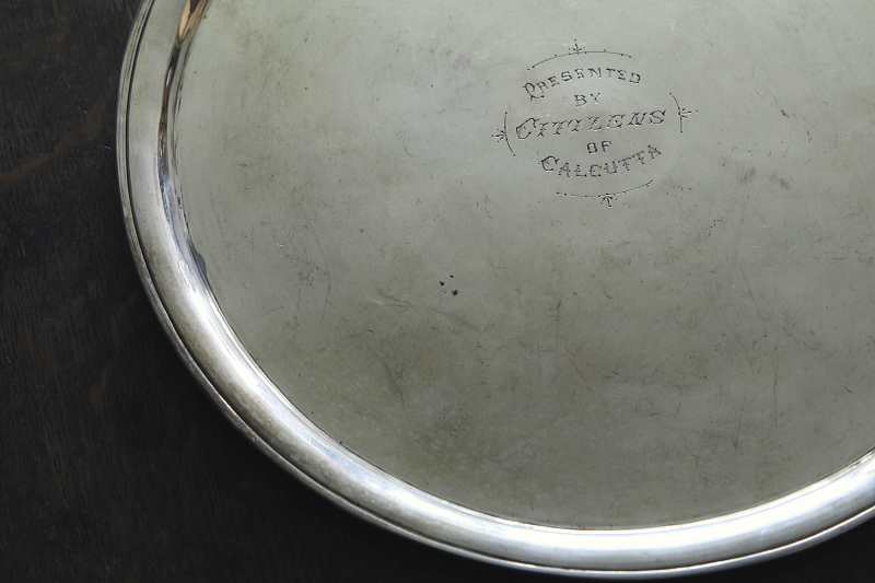 シルバープレート　ラウンドトレイ　コルカタ アンティークストリュフ