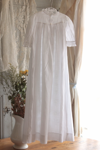 アンティークベビードレス　クリスニングドレス　 チュールレース　刺繍　小花　イギリス