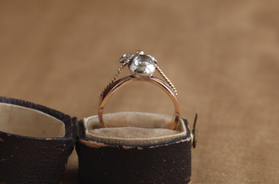 オーバルローズカットダイヤモンドリング　イギリス アンティークストリュフ