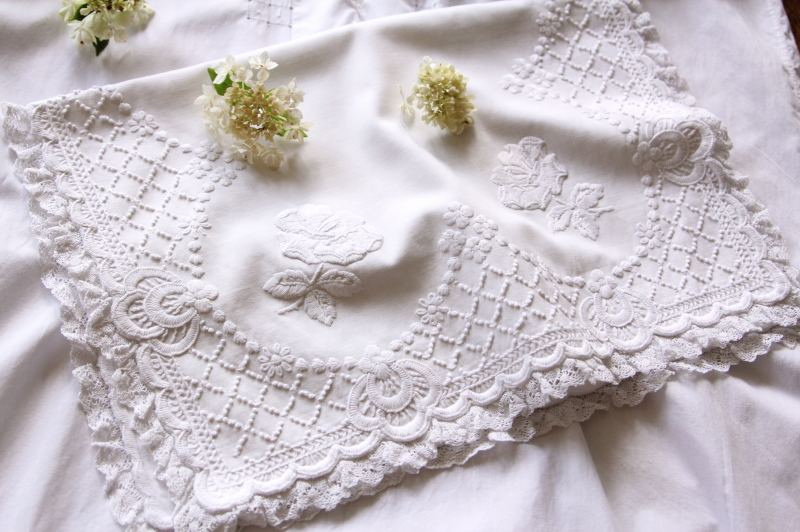 アンティークナイトドレスケース　マウントメリック刺繍　mountmellick embroidery　薔薇 アイルランド　イギリス