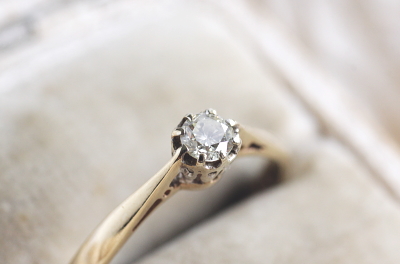 アンティークダイヤモンドソリテールリング　ヴィンテージジュエリー　エンゲージリング　婚約指輪　イギリス