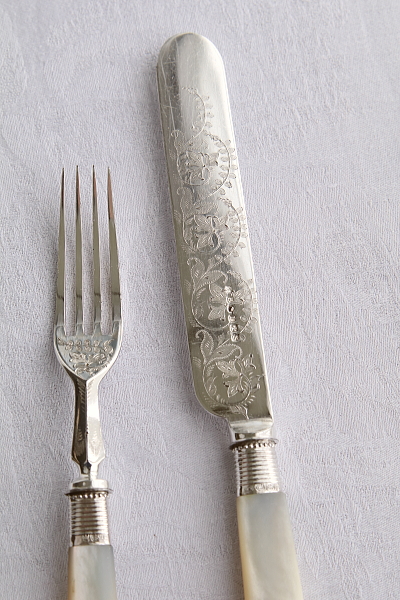 マザーオブパールハンドル　デザートナイフ&フォーク　ヴィクトリアン　イギリス アンティークストリュフ