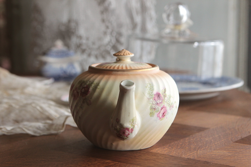 アンティークティーポット　陶器　薔薇　イギリス