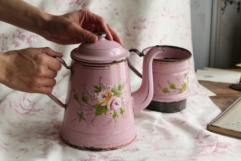 アンティークピンクほうろうカフェティール　コーヒービギン　手描きの薔薇　フランス