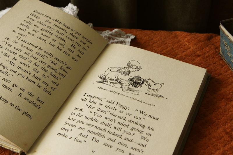アンティークブック　児童書 peggyandjoan appleton cradoc イギリス　アップルトン