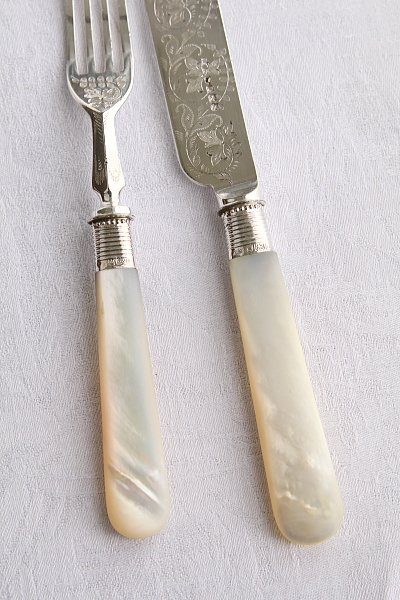マザーオブパールハンドル　デザートナイフ&フォーク　ヴィクトリアン　イギリス アンティークストリュフ