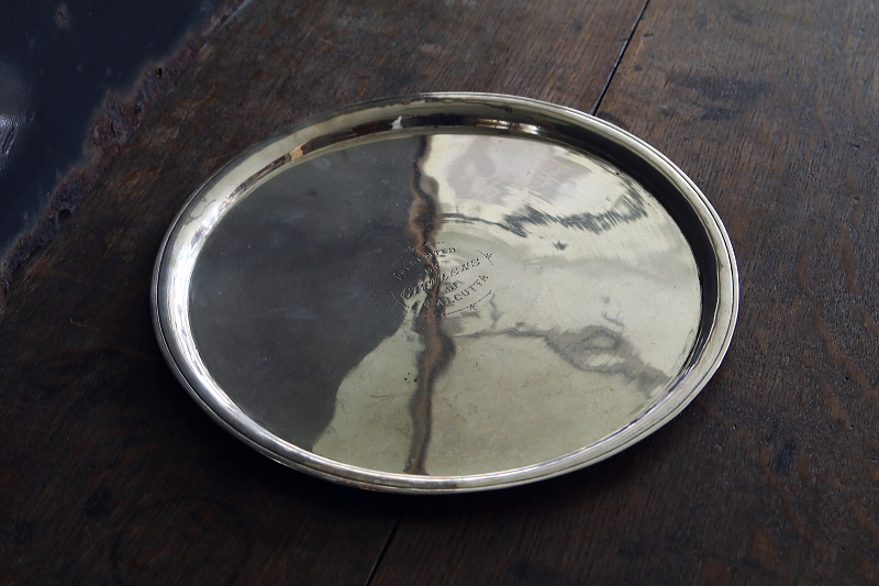 シルバープレート　ラウンドトレイ　コルカタ アンティークストリュフ