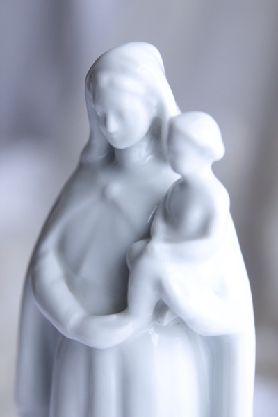 アンティーク聖母子像　ポーセリン白磁　　マリア　カトリック　ヴューパリ　パリ窯　フランス