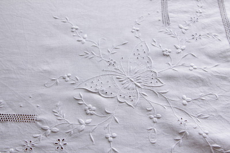 アンティークリネンテーブルクロス　クロッシェレース　バラ　蝶　刺繍　カットワーク　ドロウンワーク　イギリス