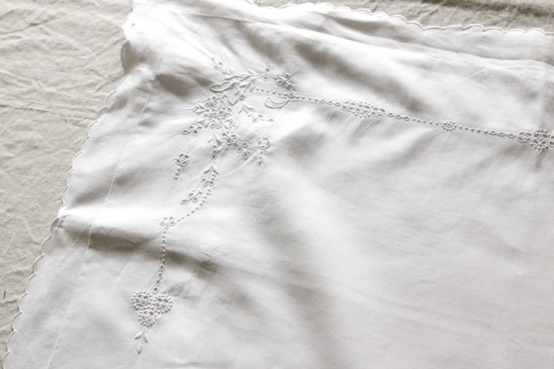 アンティークリネンピローケース　蔓花　カットワーク　刺繍　イギリス