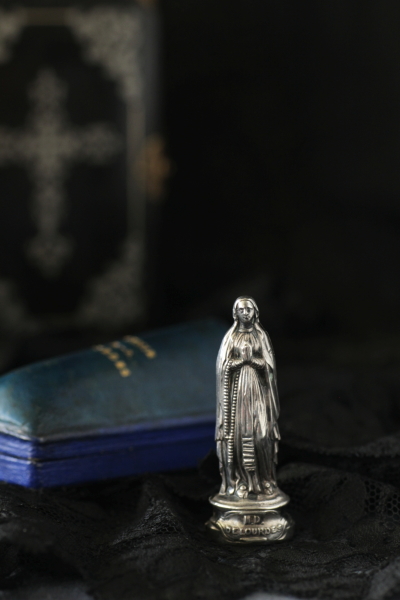 アンティークシルバーマリア像　ルルドの聖母　フランス　レザーケース