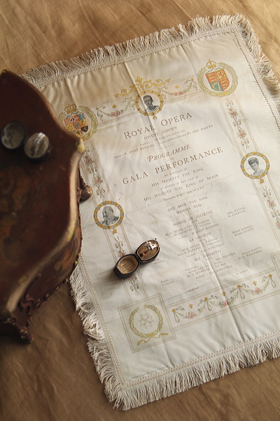 シルクのオペラプログラム　ロイヤル・オペラ・ハウス　イギリス アンティークストリュフ 20251114