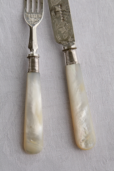 マザーオブパールハンドル　デザートナイフ&フォーク　ヴィクトリアン　イギリス アンティークストリュフ