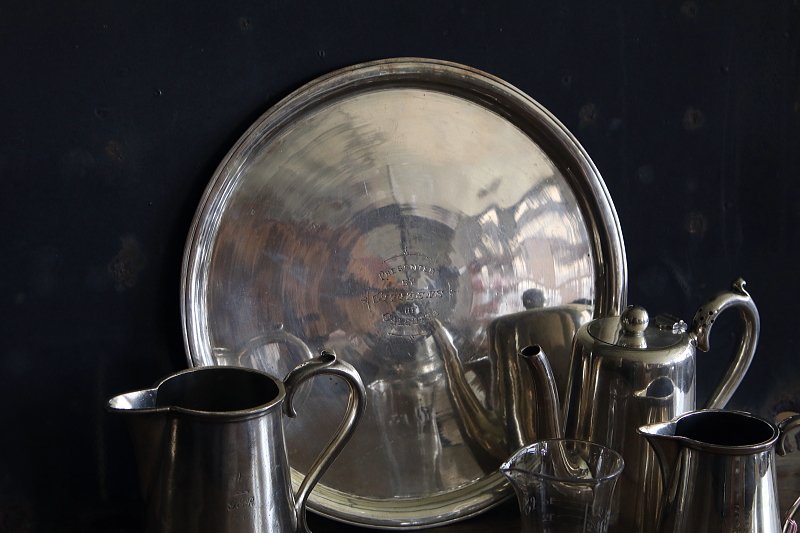 シルバープレート　ラウンドトレイ　コルカタ アンティークストリュフ