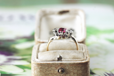 アンティークルビークロスオーバーリング　ダイヤモンド　指輪　イギリス