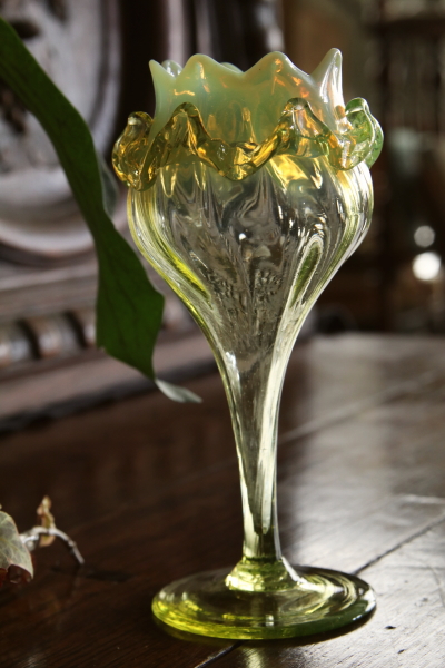 アンティークヴァセリングラスフラワーべース　花器　ヴィクトリアン　イギリス