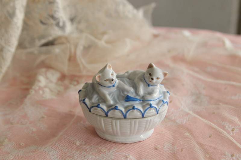 アンティークボンボニエール ネコ ドイツ 磁器 20200212 【Antiques
