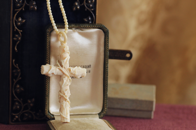 アンティークアイボリークロスペンダントネックレス　象牙　十字架　フランス