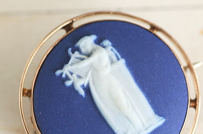 女神のジャスパーカメオブローチ　ウエッジウッド wedgwood イギリス　アンティークストリュフ