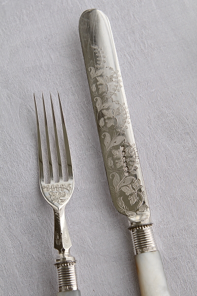 マザーオブパールハンドル　デザートナイフ&フォーク　ヴィクトリアン　イギリス アンティークストリュフ
