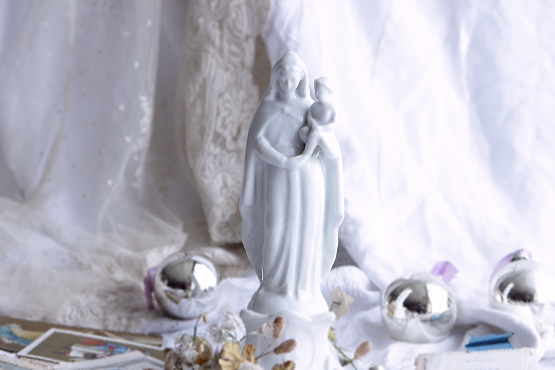 アンティーク聖母子像　ポーセリン白磁　　マリア　カトリック　ヴューパリ　パリ窯　フランス