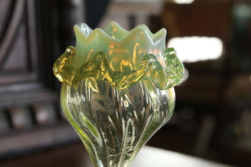 アンティークヴァセリングラスフラワーべース　花器　ヴィクトリアン　イギリス